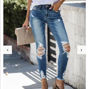 VICI AFTERTHOUGHT MID RISE DISTRESSED SKINNY